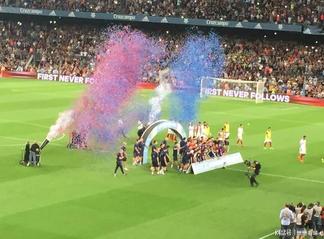 包含塞维利亚迎欧冠关键赛；关键时刻刷新队史纪录；质疑声仍在；团队化学反应显著的词条