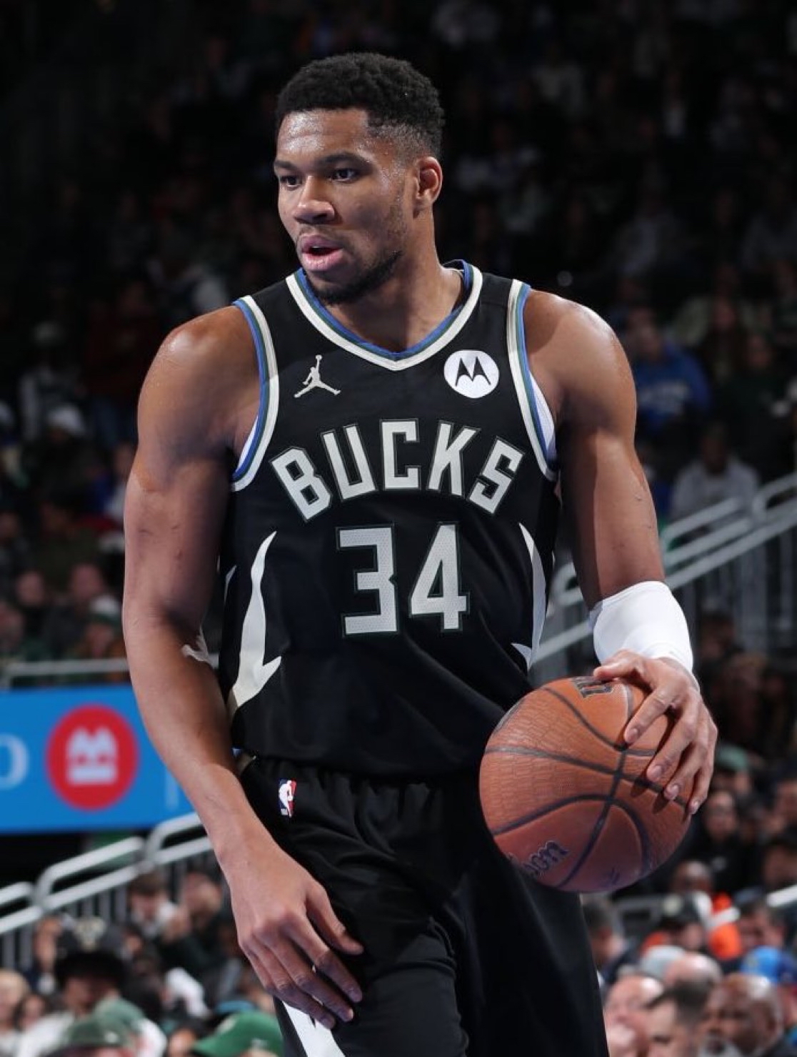 关于密尔沃基雄鹿关键时刻篮板制胜；志在CBA季后赛名次提升；目标明确；纪律约束更严格的信息