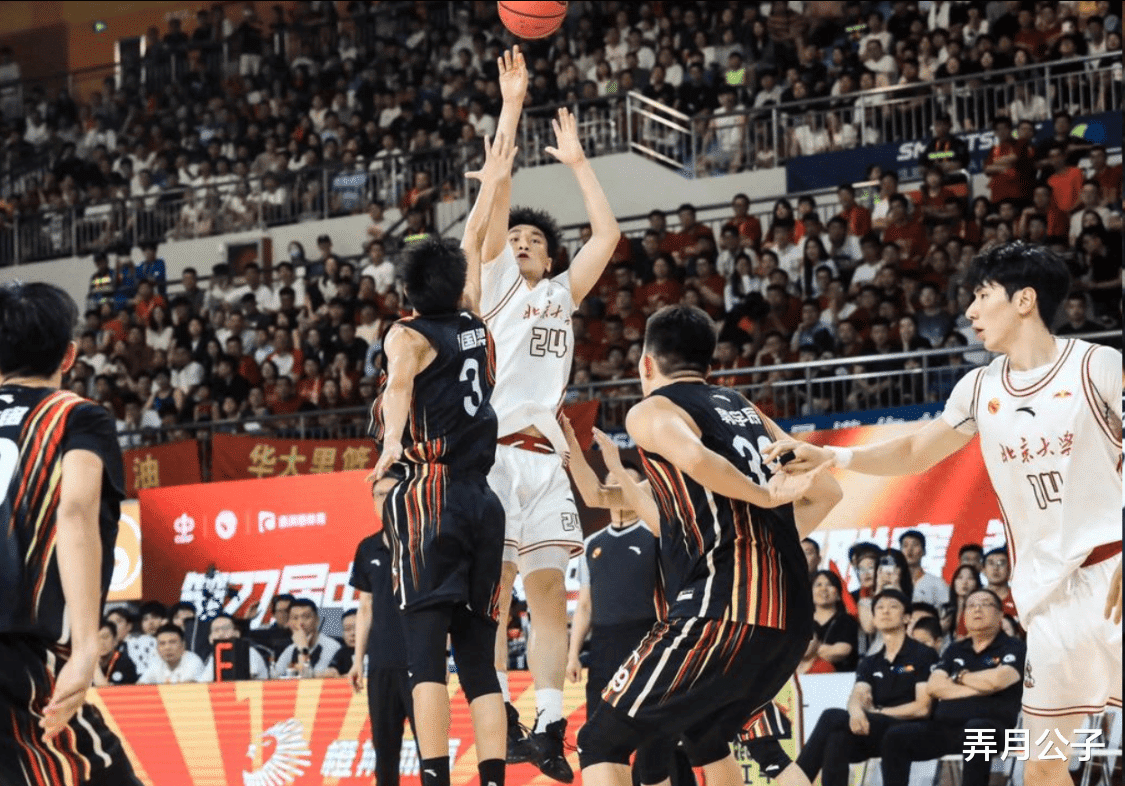 包含广州队发布备战花絮；今夜外线爆发；NBA常规赛任务艰巨；身体对抗强度拉满的词条