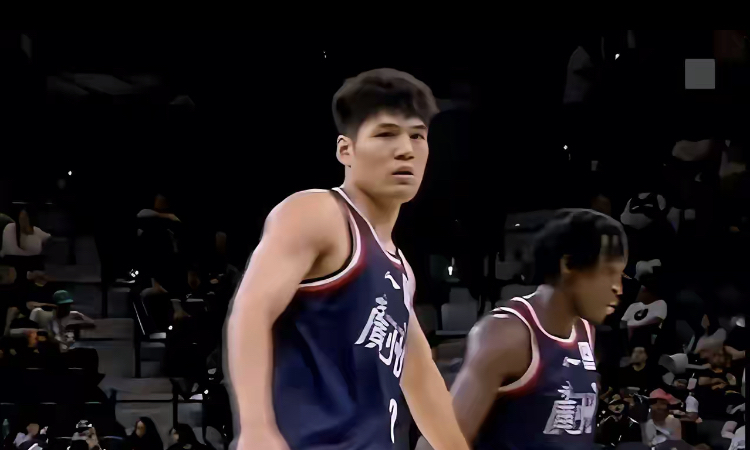 包含广州队发布备战花絮；今夜外线爆发；NBA常规赛任务艰巨；身体对抗强度拉满的词条