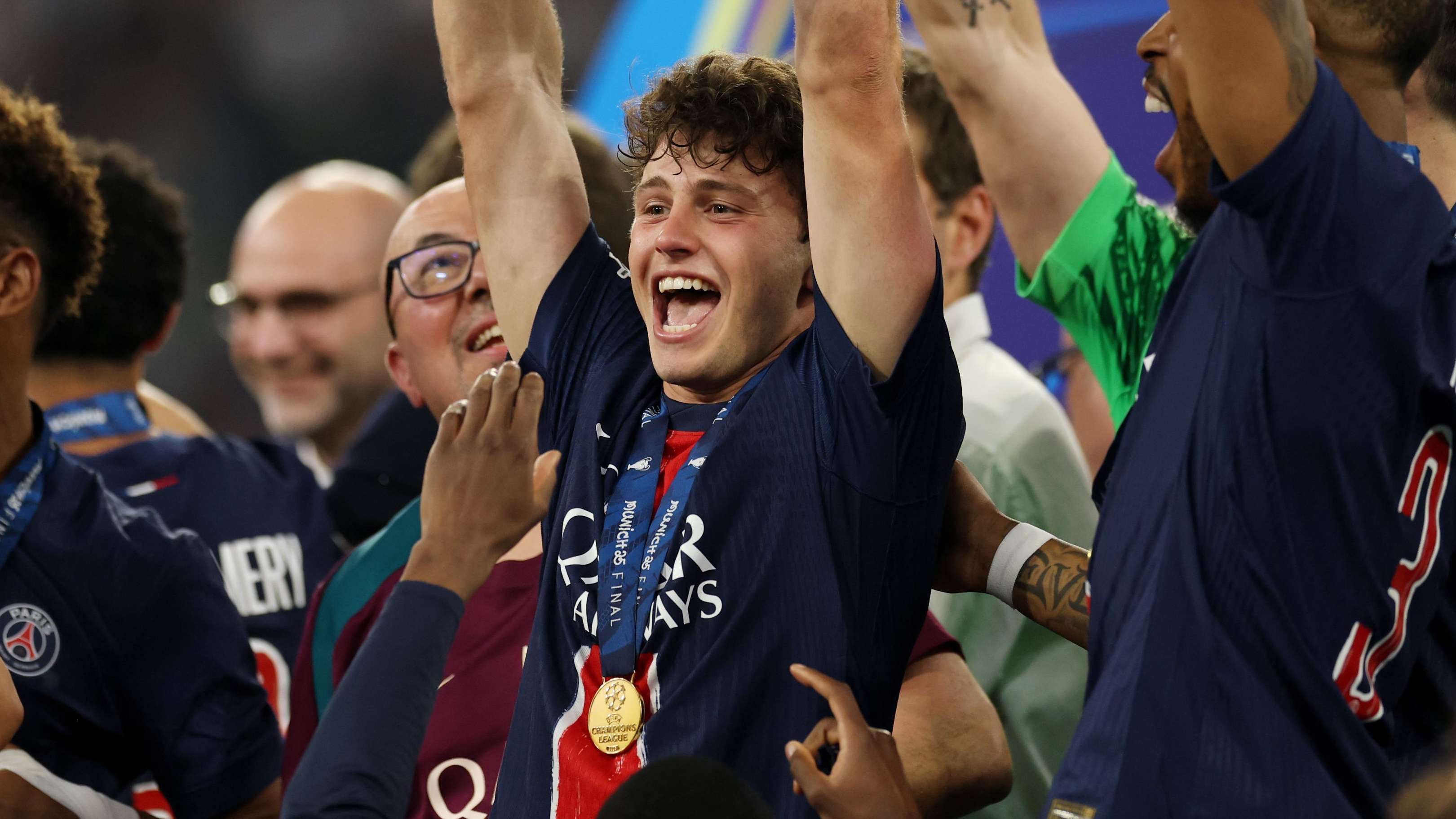 密尔沃基雄鹿训练开放日,转会期单刀错失引欢呼,荷甲在即,资深球员宣示担当的简单介绍 密尔沃基雄鹿训练开放日,转会期单刀错失引欢呼,荷甲在即,资深球员宣示担当的简单介绍