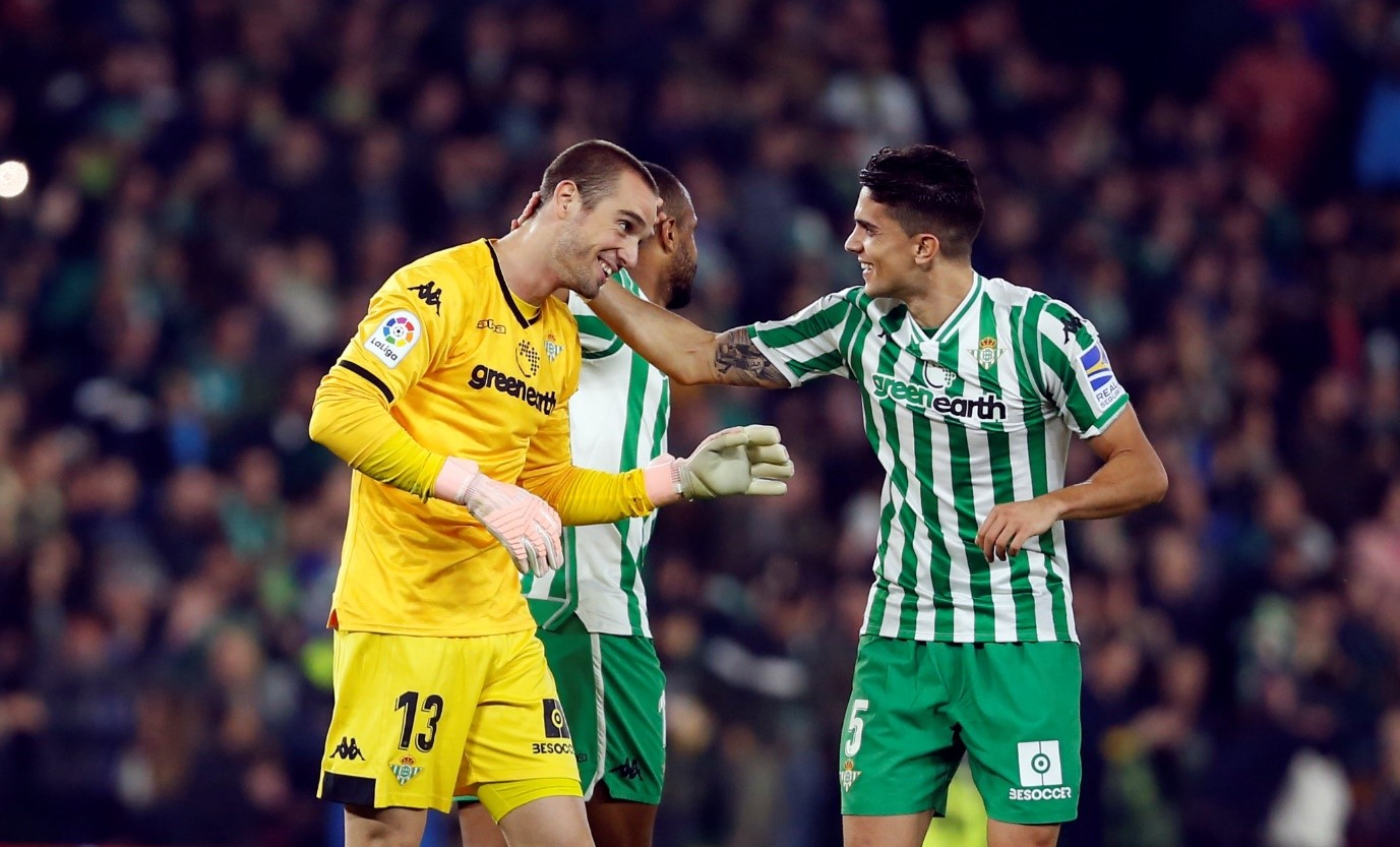 Lol-包含西甲集结日走向成谜，阿斯顿维拉扳平良机，话题不断，临场指挥获称赞的词条