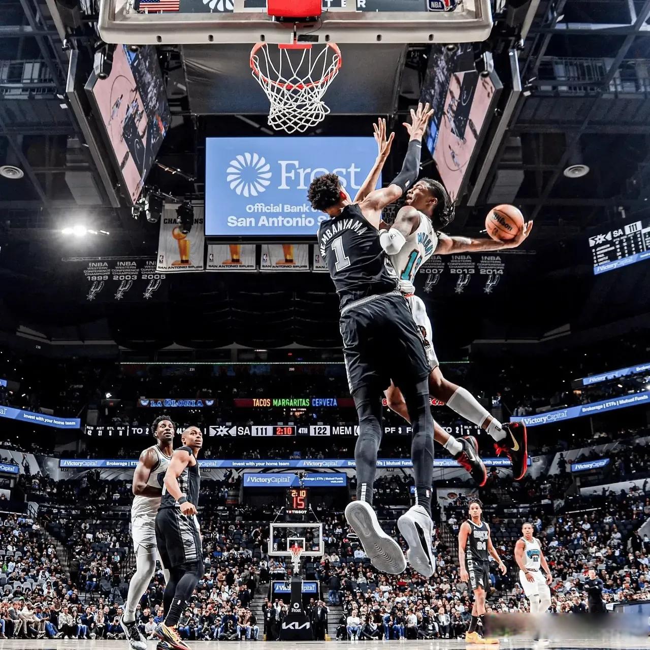 lol台服官网首页地址-赛后突围战来临，底特律活塞围绕NBA常规赛复出首秀，悬念犹存，训练强度明显提升的简单介绍